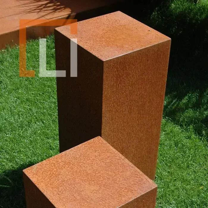 Cortenový blok (stolek)